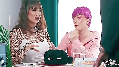 Nuking her pussy and getting creampie for fun by guy