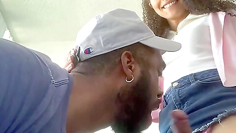 Ebony deepthroat sex with a shemale in hd vid 2012