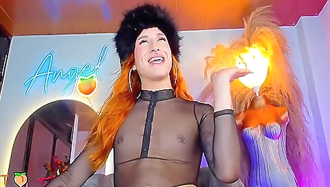 Scarlett 3d is fucking her big cock in the bedroom