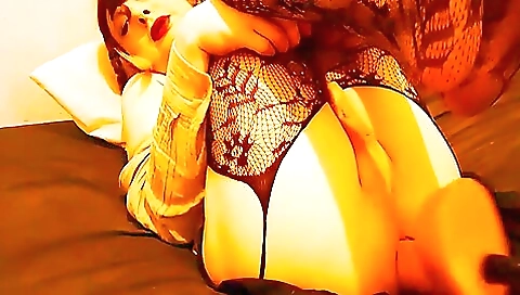 Slutty brunette enjoys an anal fuck in a solo video