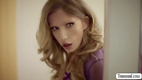 Blonde with a nice ass gets fucked in a voyeur video